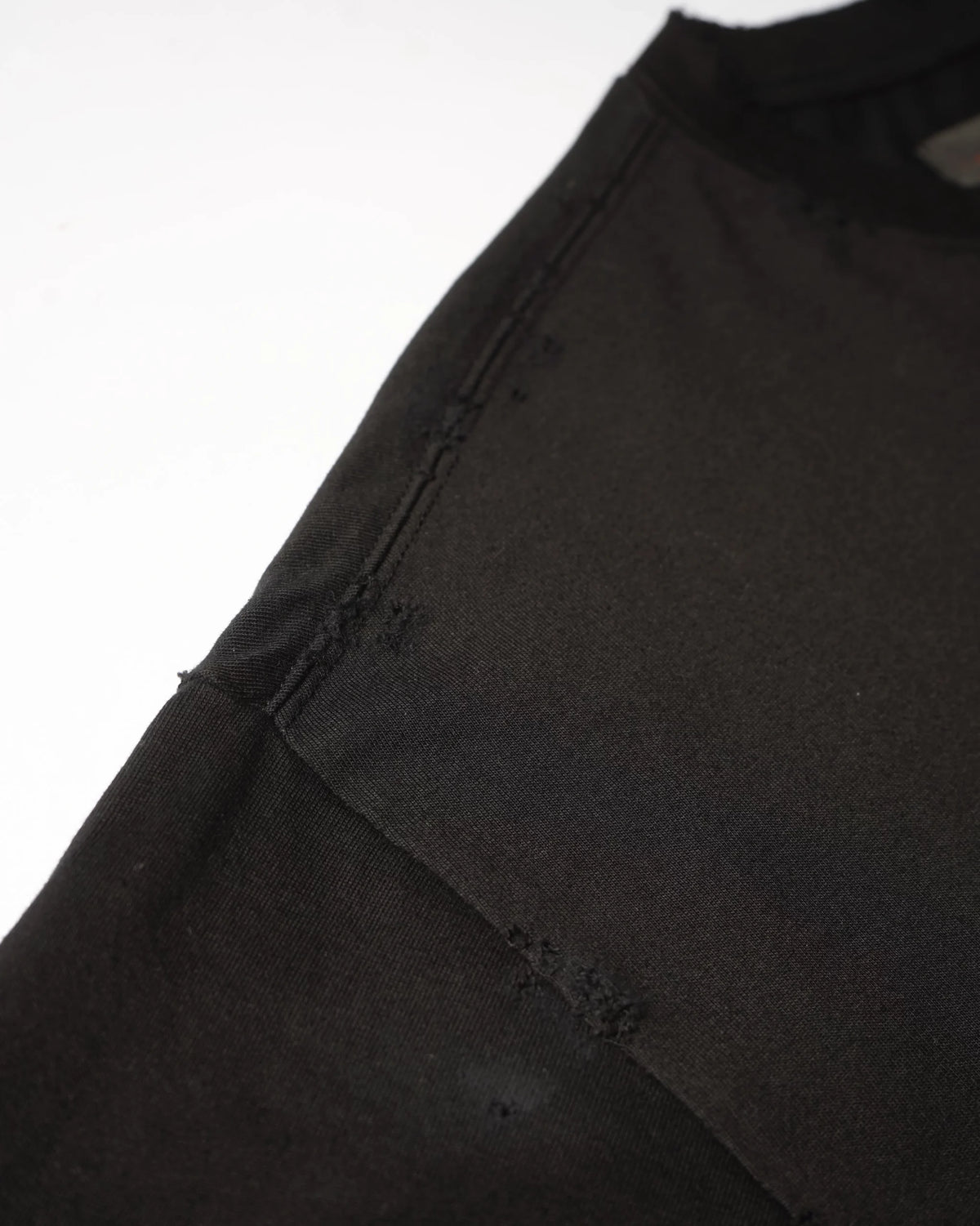 INVICTUS DESTROYED CROP TEE / 爪痕戰損短袖