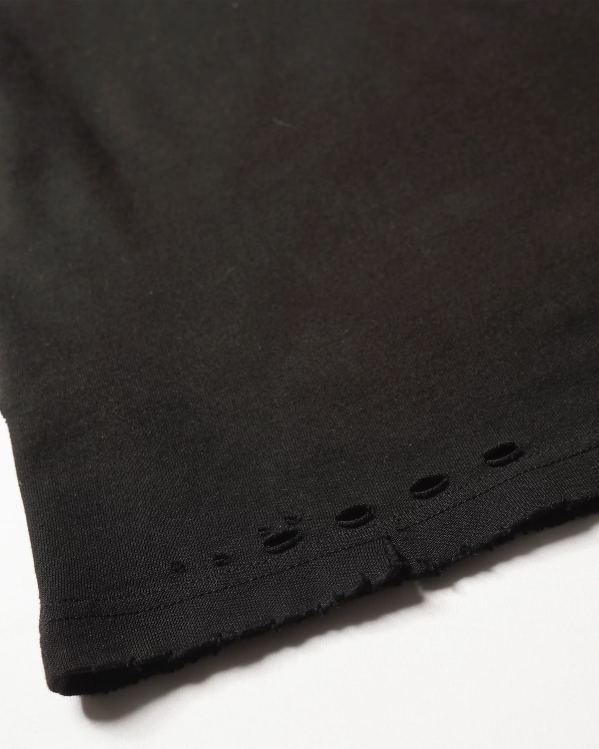 INVICTUS DESTROYED CROP TEE / 爪痕戰損短袖