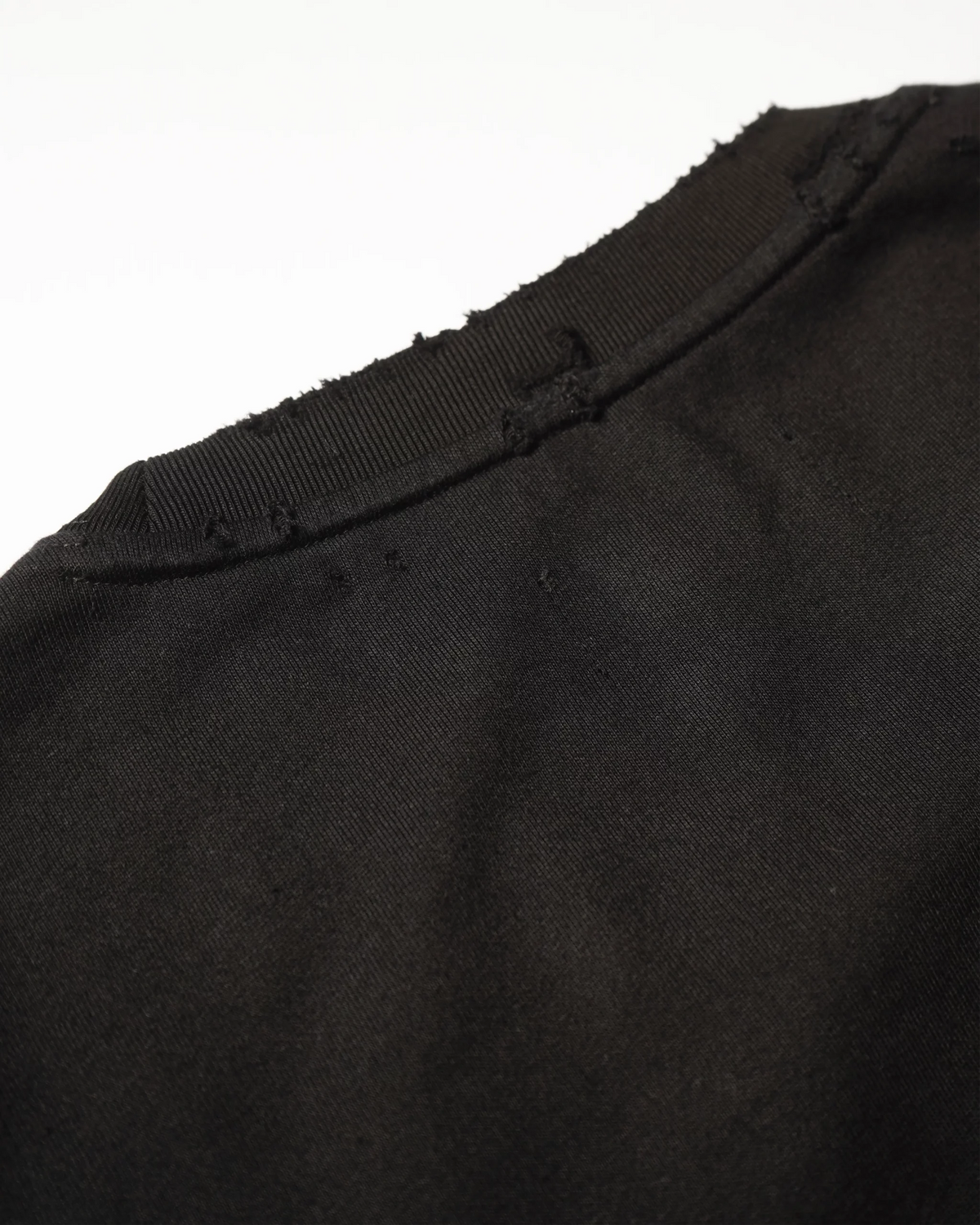 INVICTUS DESTROYED CROP TEE / 爪痕戰損短袖