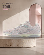 New Balance 204L U204L210 淺粉銀彩色玻璃門廊主視覺