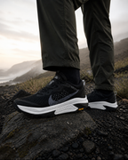 Nike ACG Zegama Trail GTX HV8113-001 黑白越野跑鞋－火山海岸步道上腳圖