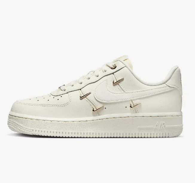 Nike Air Force 1 '07 LX FV3654-111 米白 金屬 金鉤 立體 小鉤 銀鞋扣 燕麥奶