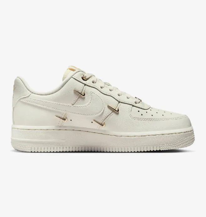 Nike Air Force 1 '07 LX FV3654-111 米白 金屬 金鉤 立體 小鉤 銀鞋扣 燕麥奶
