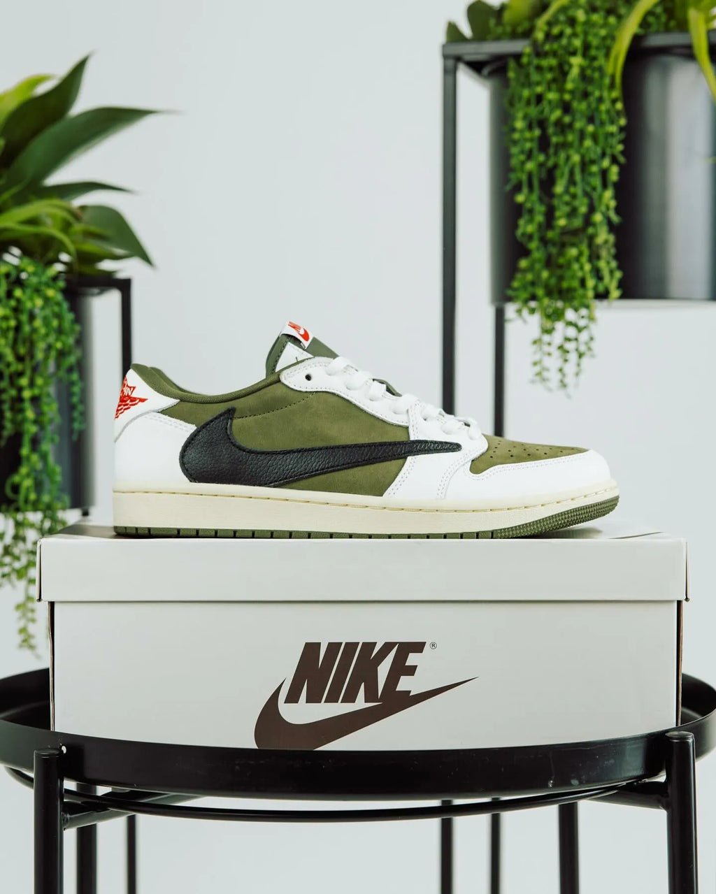 Travis Scott x Air Jordan 1 Low OG "Olive" 2024橄欖綠2.0 男款 DM7866-200 倒鉤