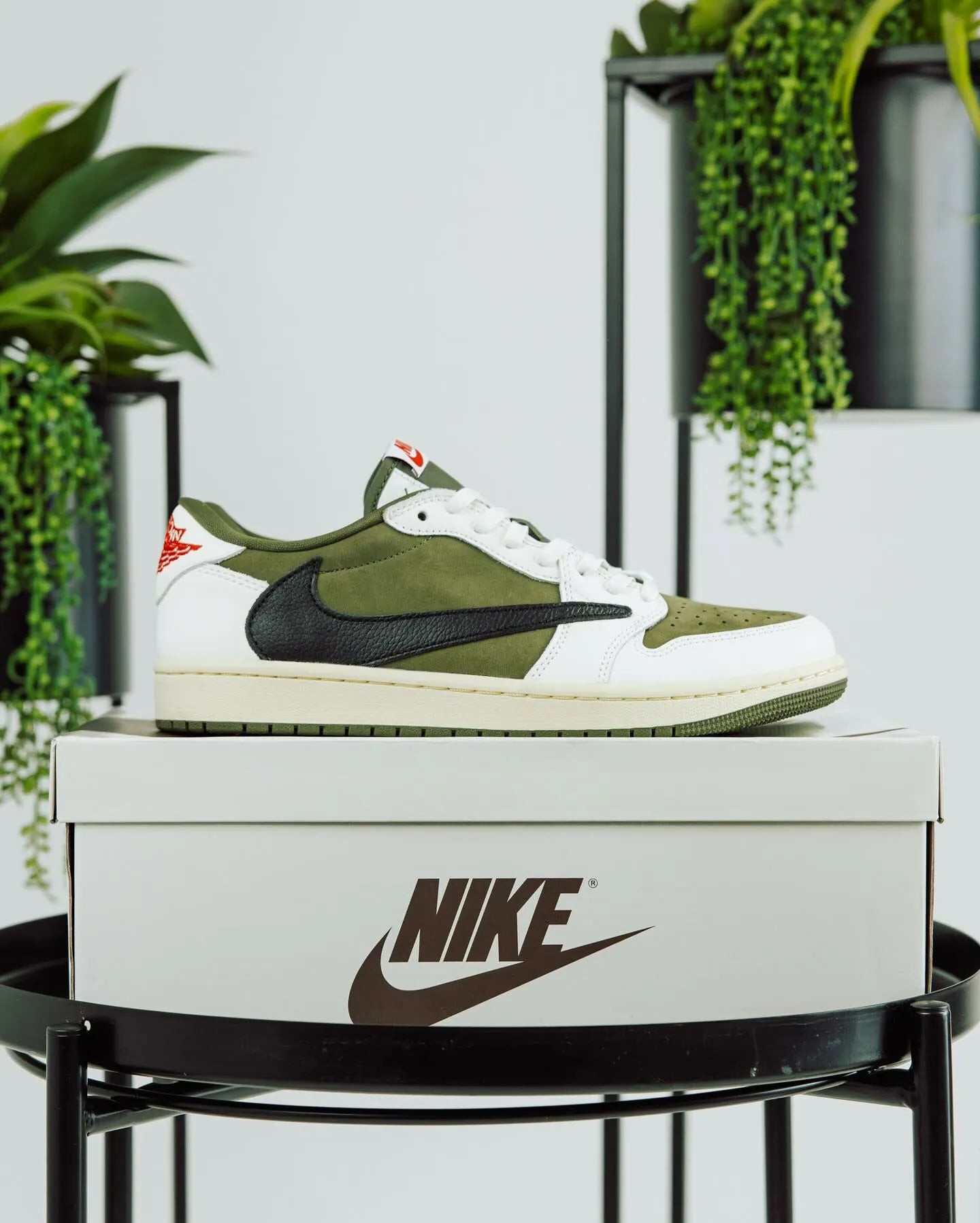 Travis Scott x Air Jordan 1 Low OG "Olive" 2024橄欖綠2.0 男款 DM7866-200 倒鉤