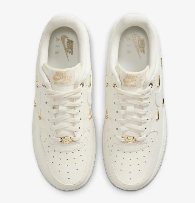 Nike Air Force 1 '07 LX FV3654-111 米白 金屬 金鉤 立體 小鉤 銀鞋扣 燕麥奶