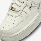 Nike Air Force 1 '07 LX FV3654-111 米白 金屬 金鉤 立體 小鉤 銀鞋扣 燕麥奶
