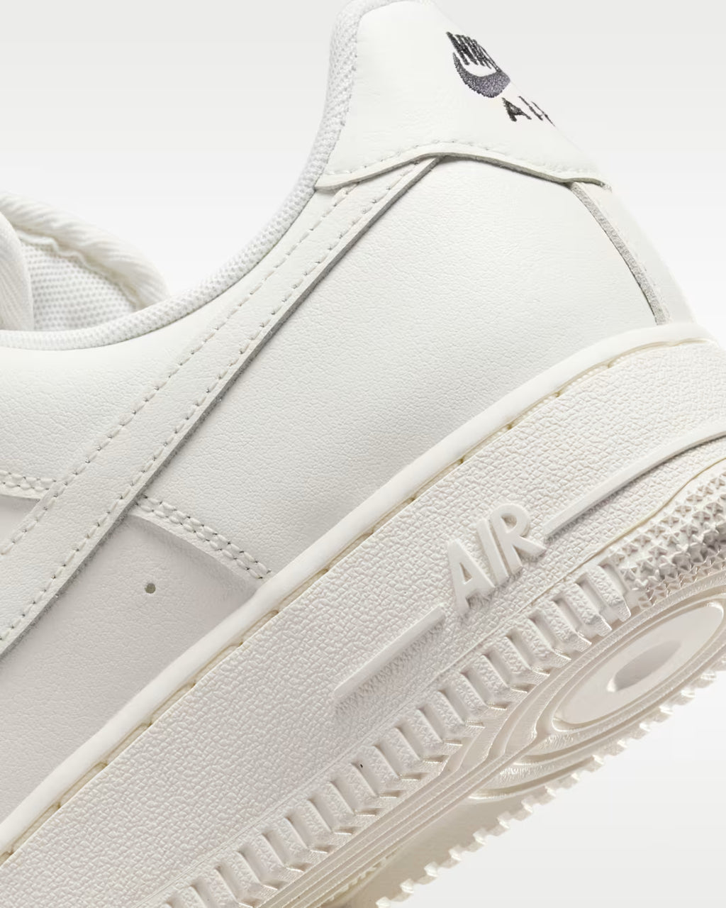 Nike Air Force 1 ’07 Essential 奶油白小黑勾 HF1058-133