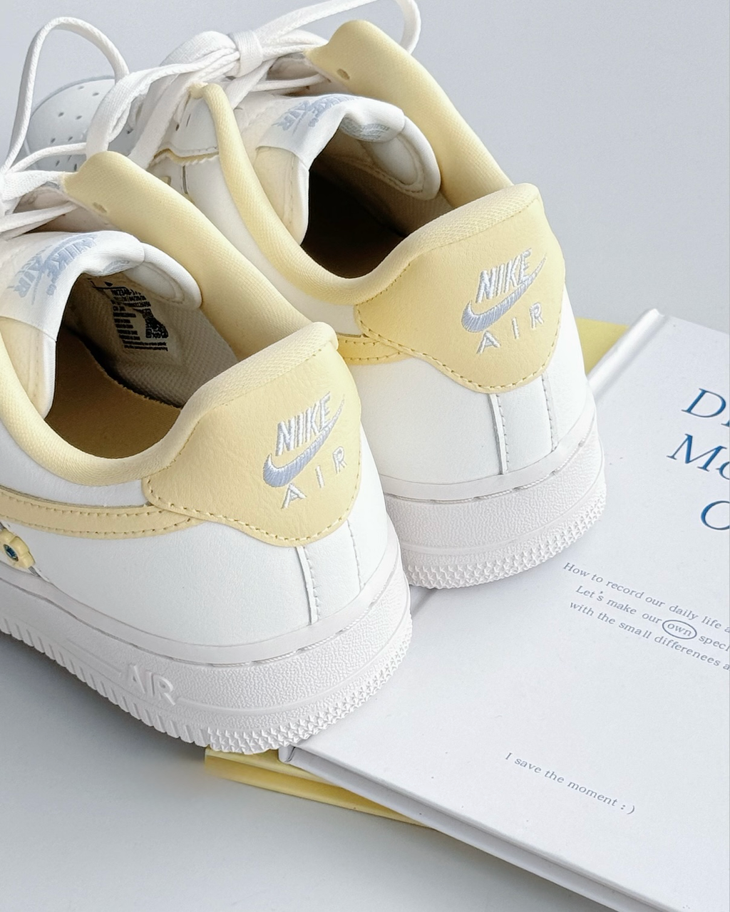 NIKE AIR FORCE 1 檔檬黃 奶油小黃花 低筒休閑鞋 女鞋 IW2348-170