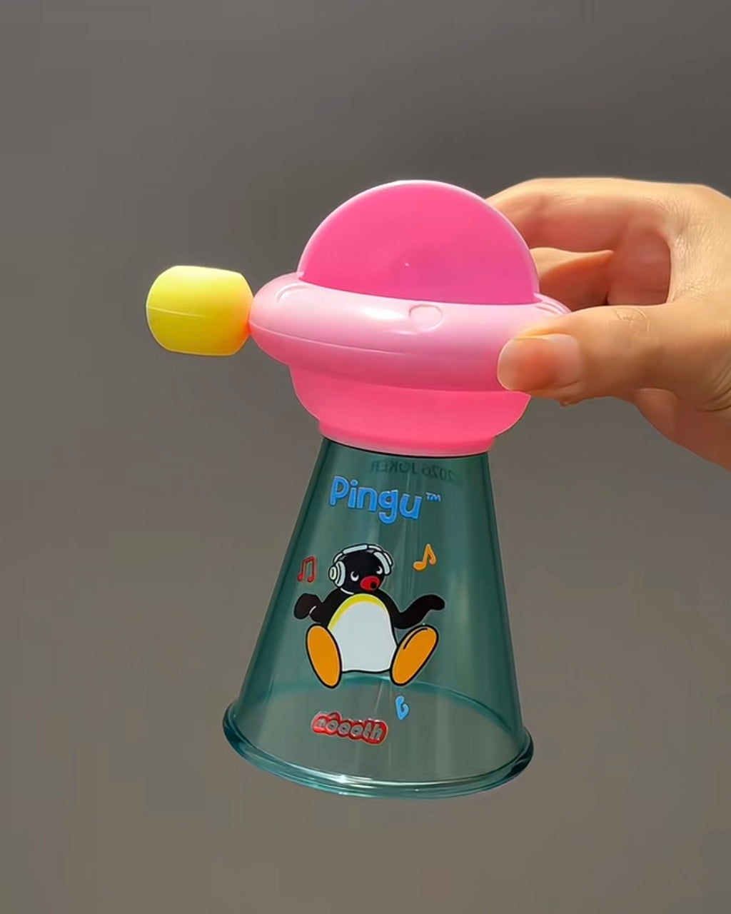 正版授權PINGU 企鵝家族 UFO造型 磁吸 漱口杯組