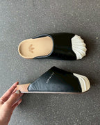Adidas Original Adimule 黑白撞色貝殼頭皮革勃肯鞋拖鞋懶人鞋包頭鞋男女鞋 LC0411
