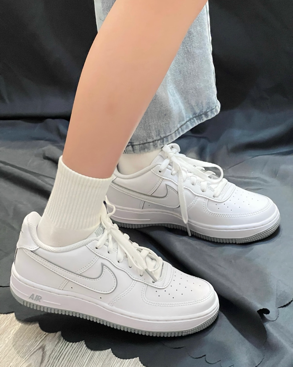 NIKE AIR FORCE 1 LOW GS 白灰 滾邊 低筒休閑鞋 大童鞋 女鞋 DX5805-100