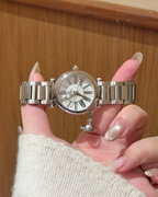 Vivienne Westwood 不锈鋼手錶 銀白色 防水 土星吊墜 石英機芯 西太后 薇薇安