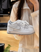 NIKE AIR FORCE 1 LOW GS 白灰 滾邊 低筒休閑鞋 大童鞋 女鞋 DX5805-100