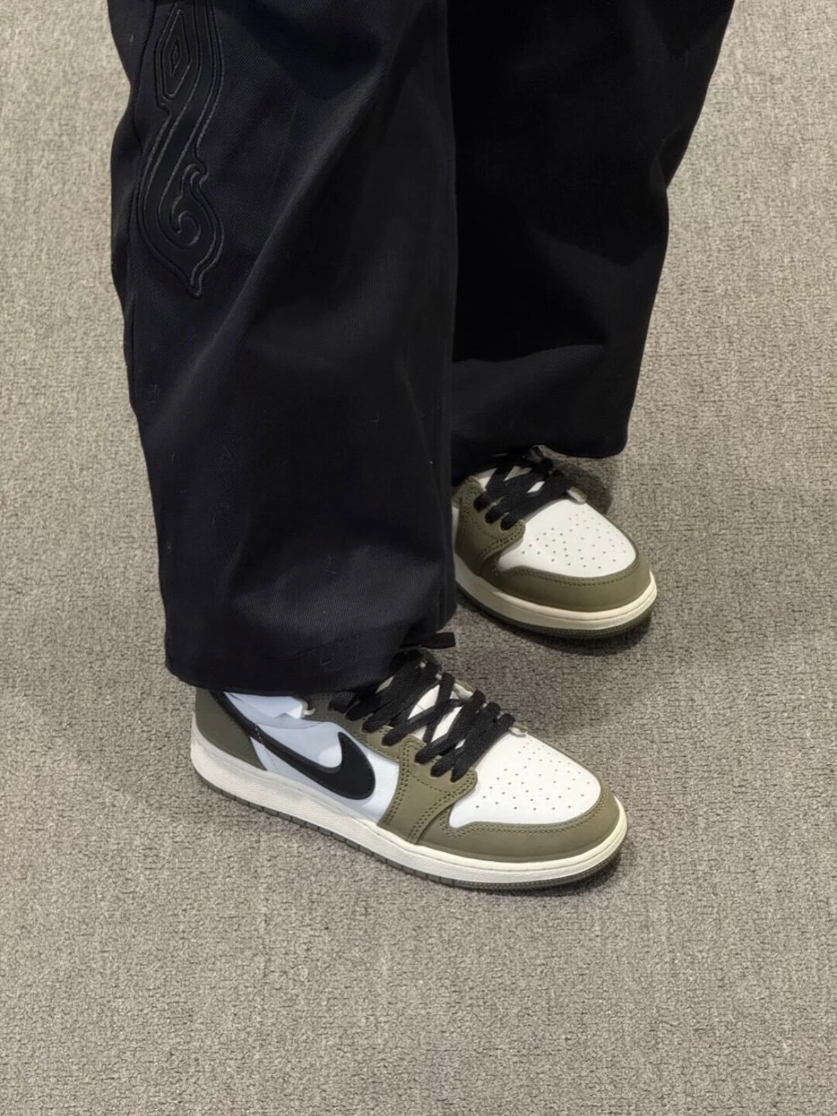 Nike Air Jordan 1 Retro Low OG 小倒勾 橄欖綠 大童鞋 HQ6999-200