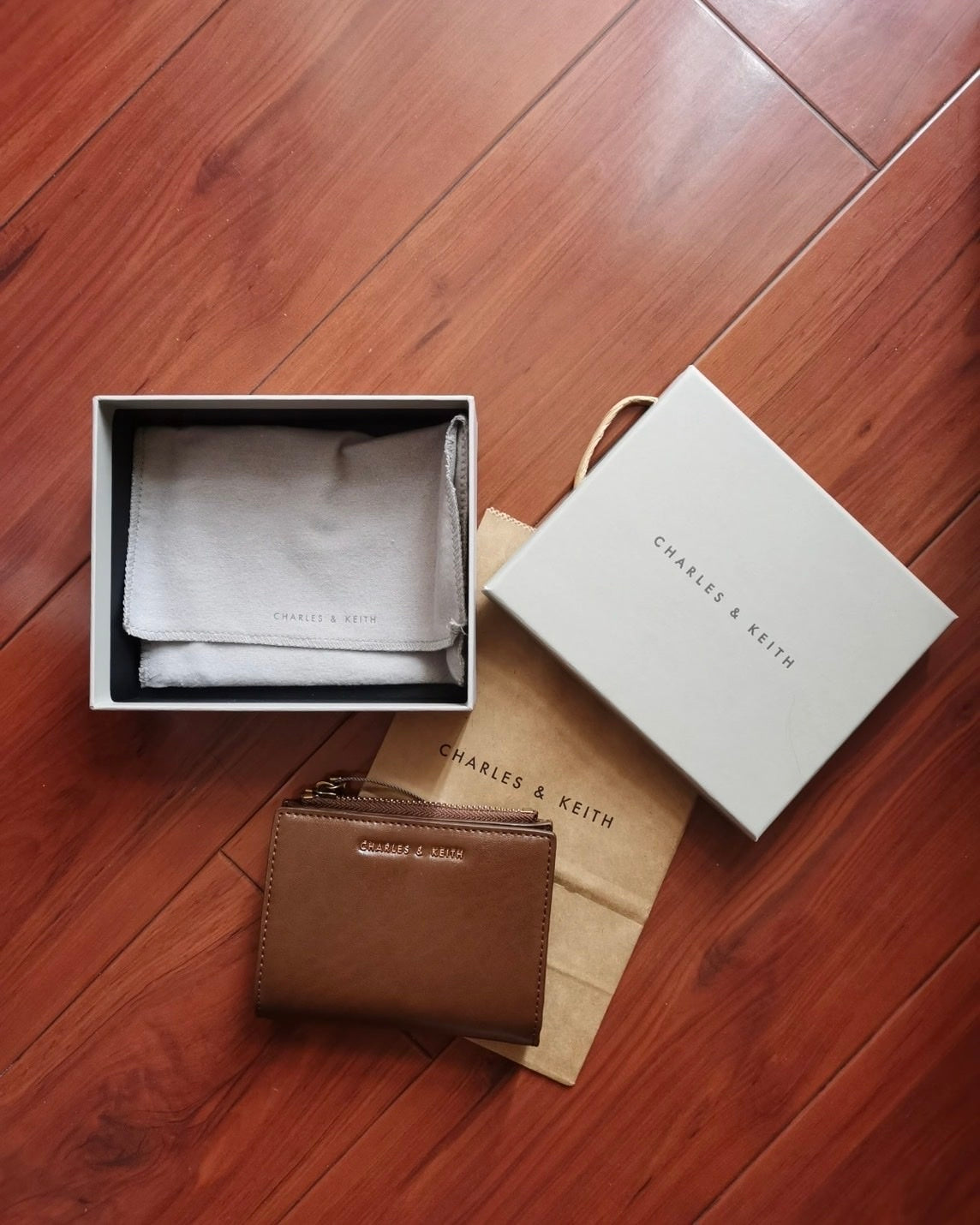 CHARLES & KEITH 小CK 象牙白 巧克力棕 拉鏈短夾 錢包 CK6-10680907