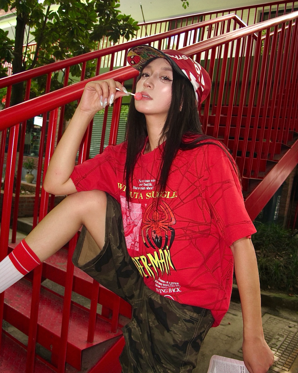 UNDEFEATED x 蜘蛛人 復古漫畫 聯名款 落肩 圓領 短袖 短Tee 上衣 黑色 紅色
