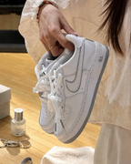 NIKE AIR FORCE 1 LOW GS 白灰 滾邊 低筒休閑鞋 大童鞋 女鞋 DX5805-100
