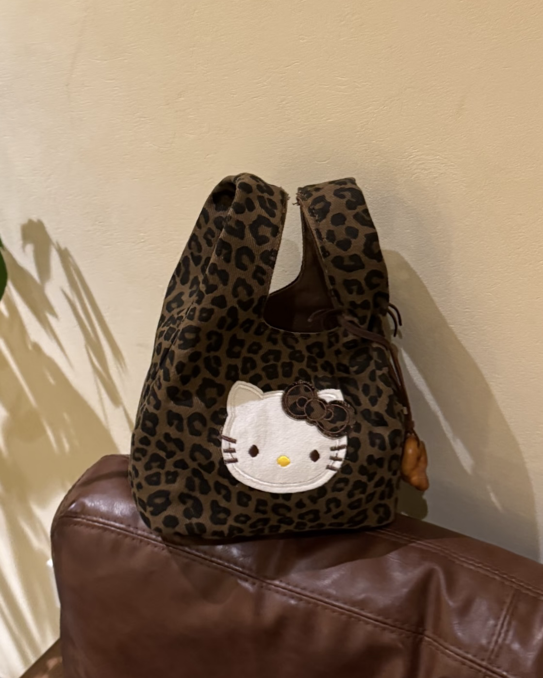 正版授權SANRIO HELLO KITTY 麂皮 手提包 豹紋 三麗鷗 凱蒂貓