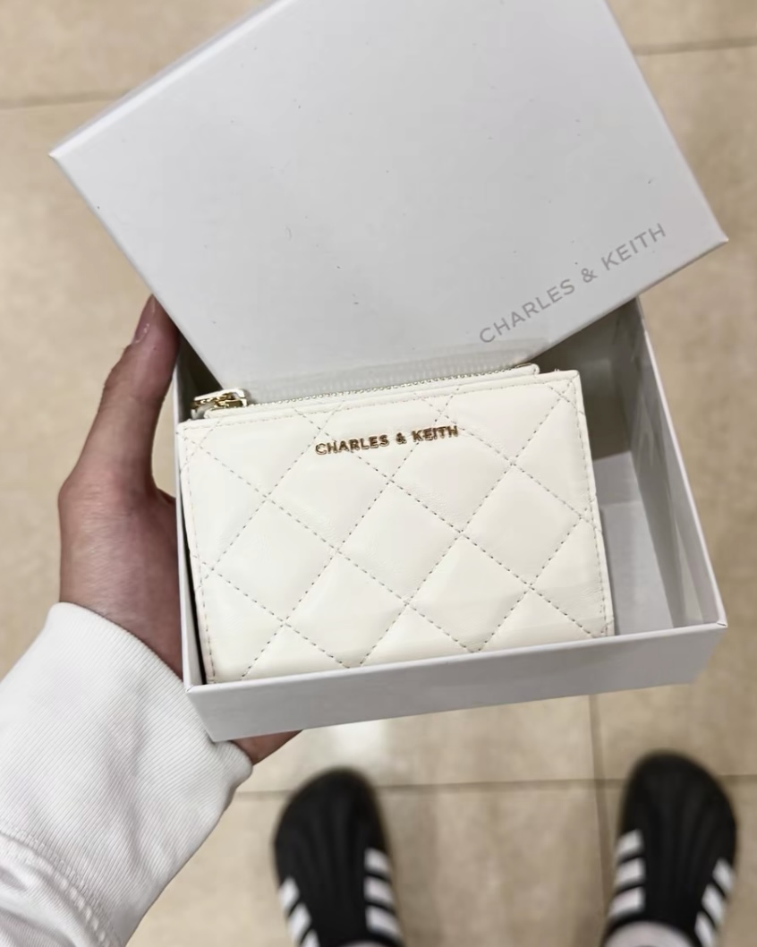 CHARLES & KEITH 小CK Alva 菱格紋 綎縫 拉鏈 短夾 錢包 CK6-10770729