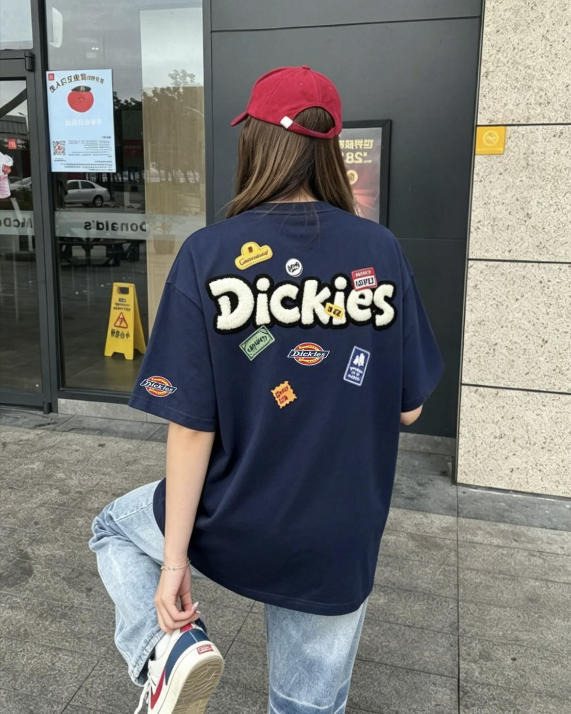 DICKIES 嚊哈塗鴉貼紙 美式 寬鬆 圓領 短袖 短Tee 上衣 藏青 黑色 白色