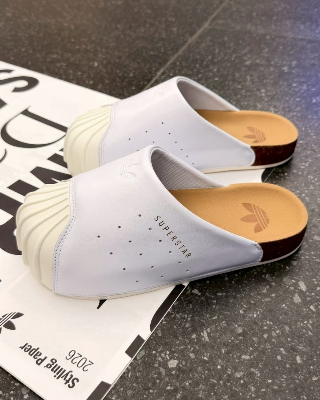 Adidas Original Adimule 白色 貝殼頭 皮革 勃肯鞋 拖鞋 懶人鞋 包頭鞋 LC0412