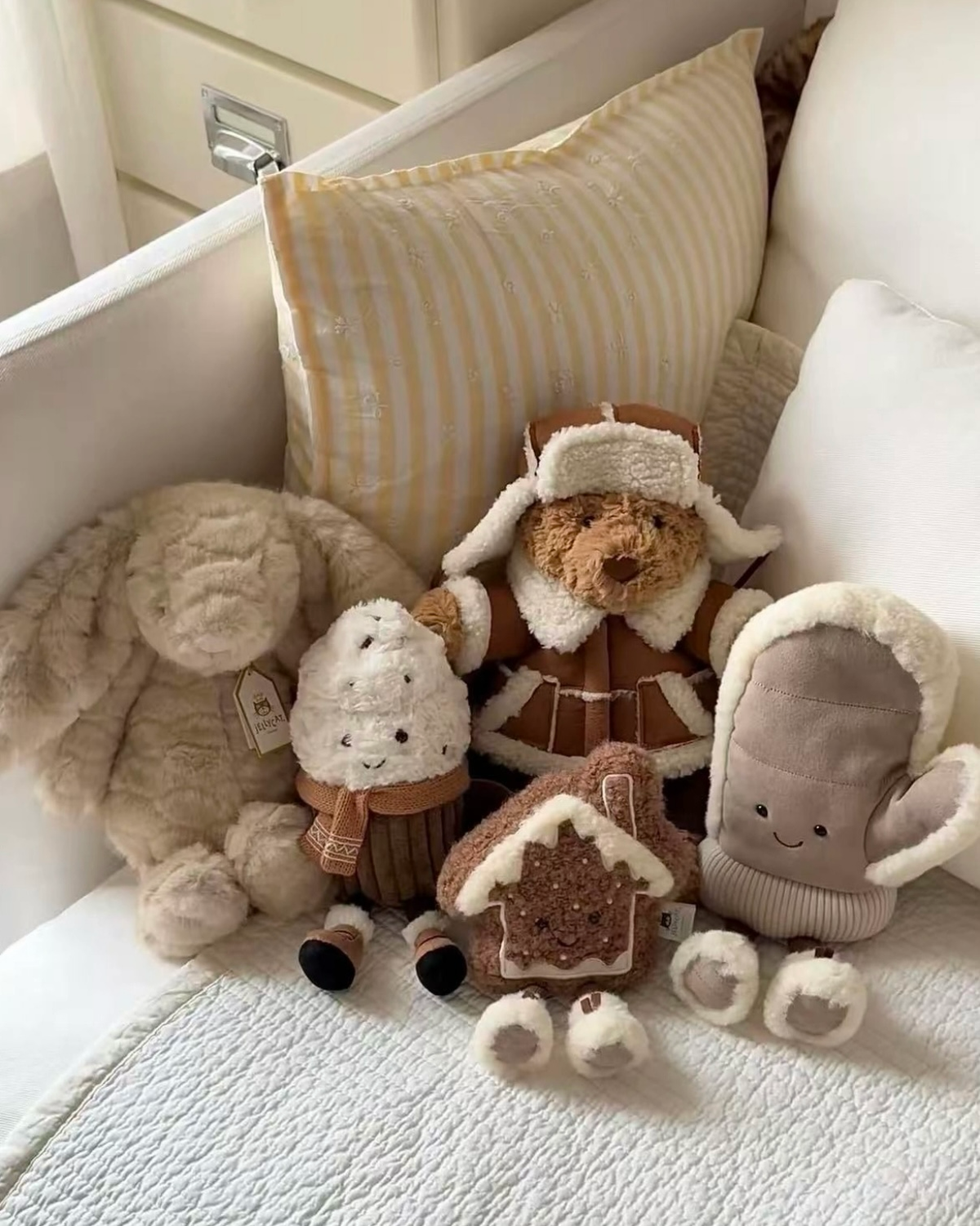 JELLYCAT 洛杉矶限定 巴賽羅熊 金標奶油邦尼兔 毛茅茅手套 圍巾熱可可 薑餅屋