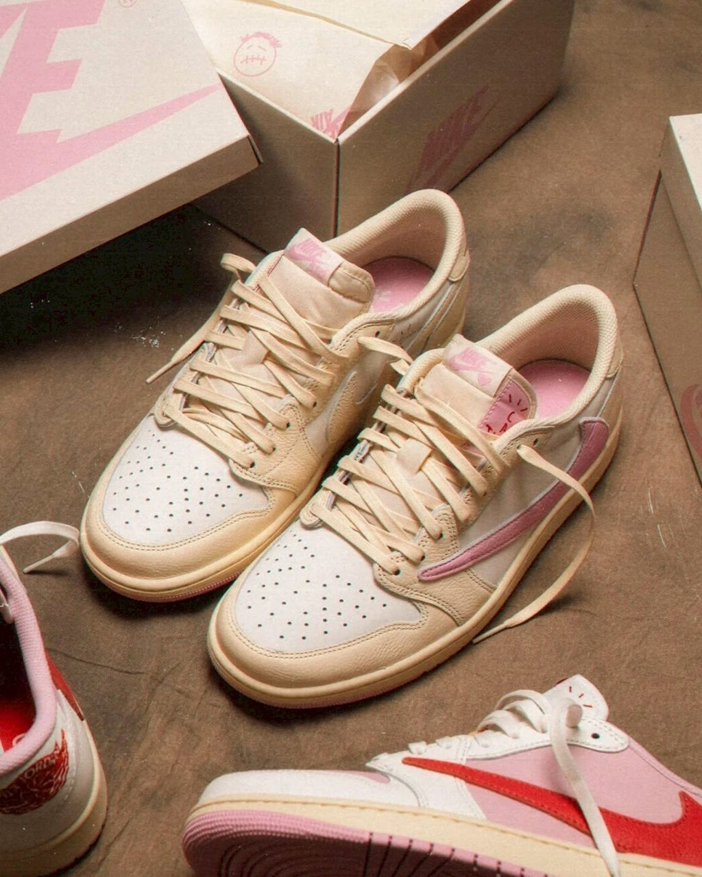 Nike AJ1 x Travis Scott 淺粉倒鉤米白粉聯名低筒休閑鞋男女鞋 IQ7604-100
