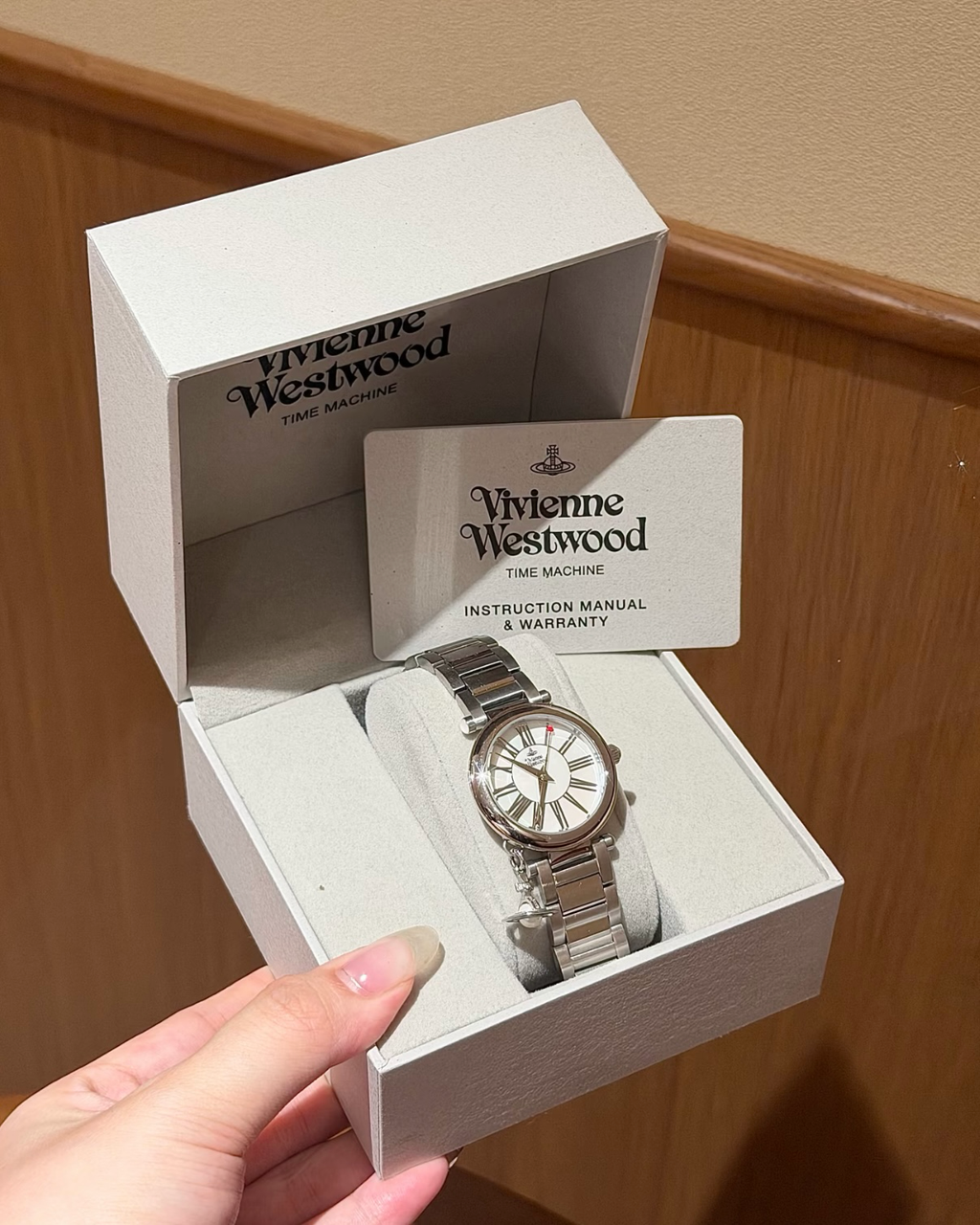 Vivienne Westwood 不锈鋼手錶 銀白色 防水 土星吊墜 石英機芯 西太后 薇薇安