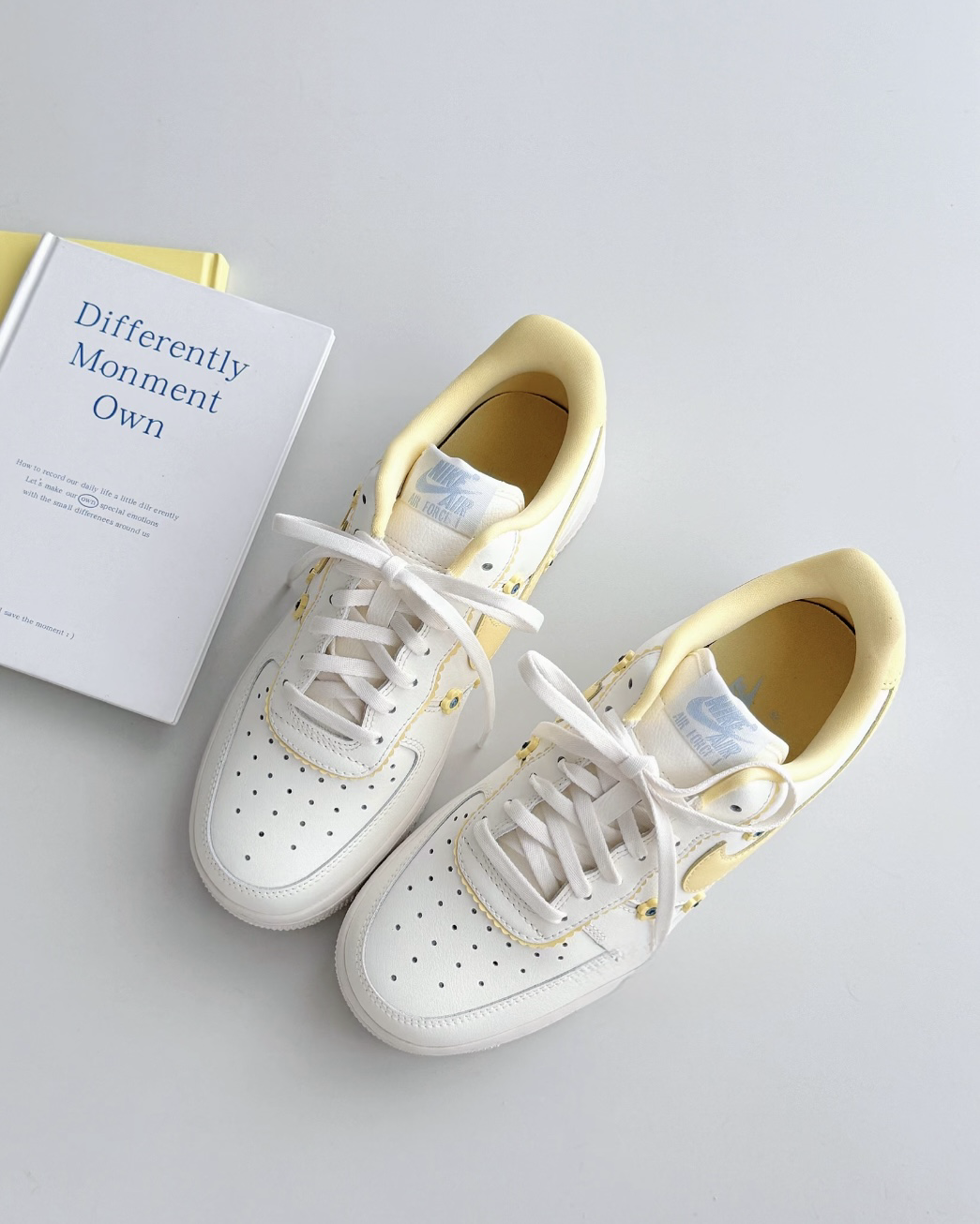 NIKE AIR FORCE 1 檔檬黃 奶油小黃花 低筒休閑鞋 女鞋 IW2348-170