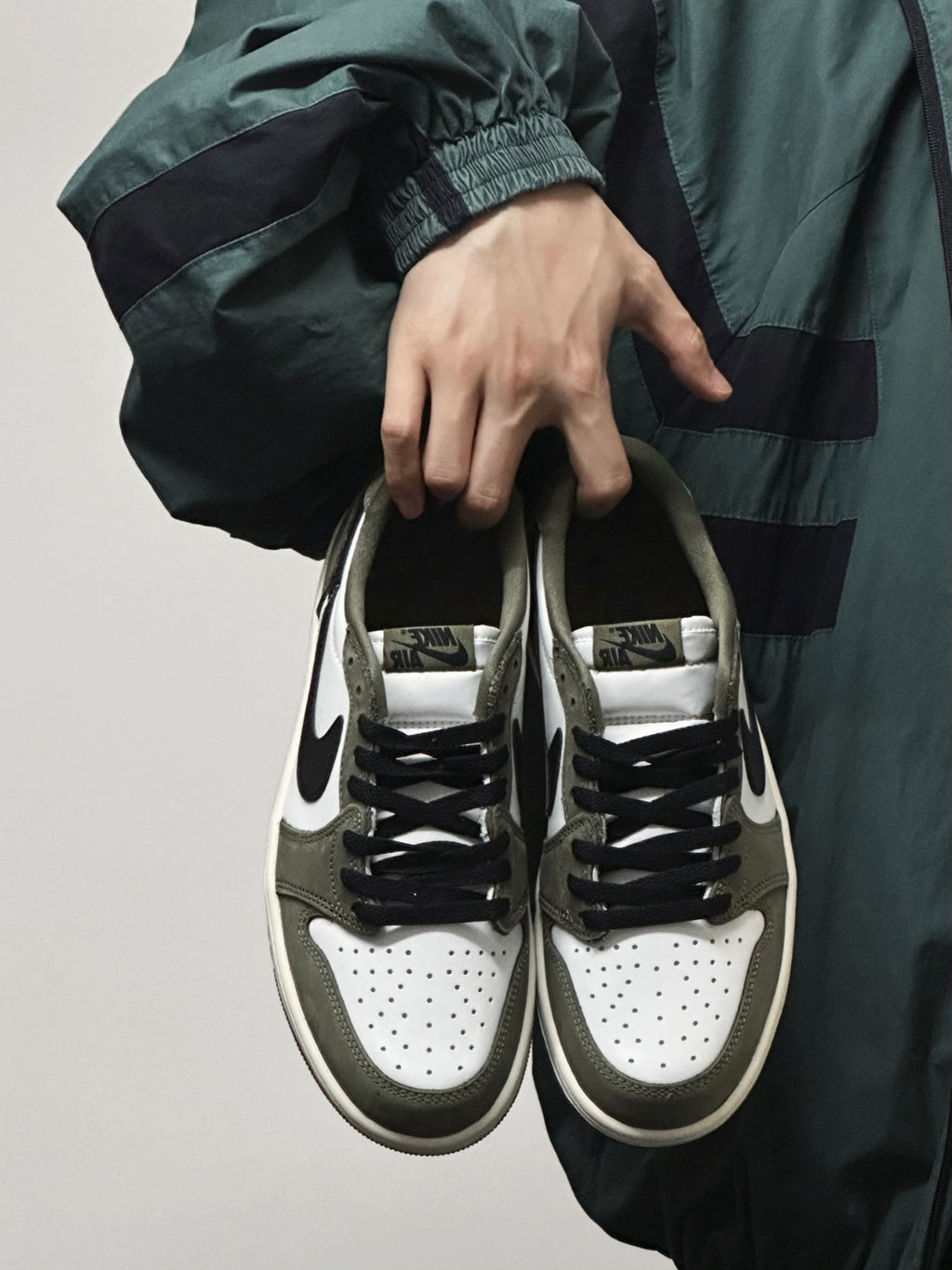 Nike Air Jordan 1 Retro Low OG 小倒勾 橄欖綠 大童鞋 HQ6999-200
