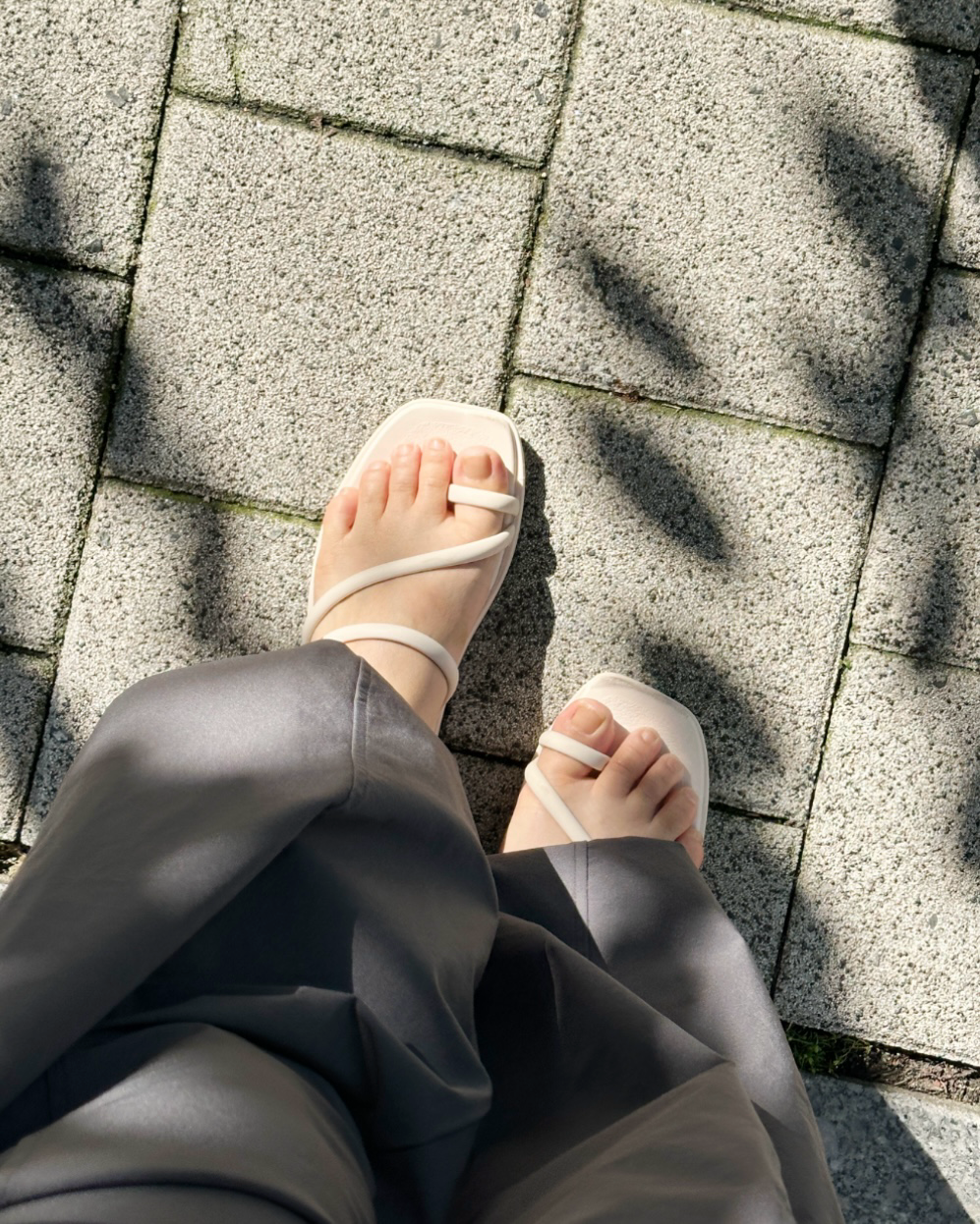 CROCS MIAMI TOE LOOP SANDAL 邑阿密拖鞋 指環 防水 涼鞋 女鞋 黑色 米白色