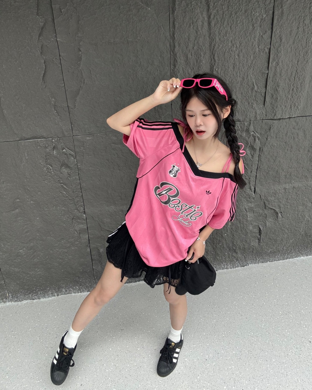 ADIDAS ORIGINALS 美式露肩吊帶蕊絲球衣寬鬆短袖上衣 深藍KU4756 玫瑰粉KU4757