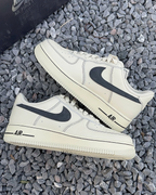 NIKE AIR FORCE 1 LOW 椰奶 米色 黑色 縫線 黑勾 復古 休閑鞋 HQ2037-200