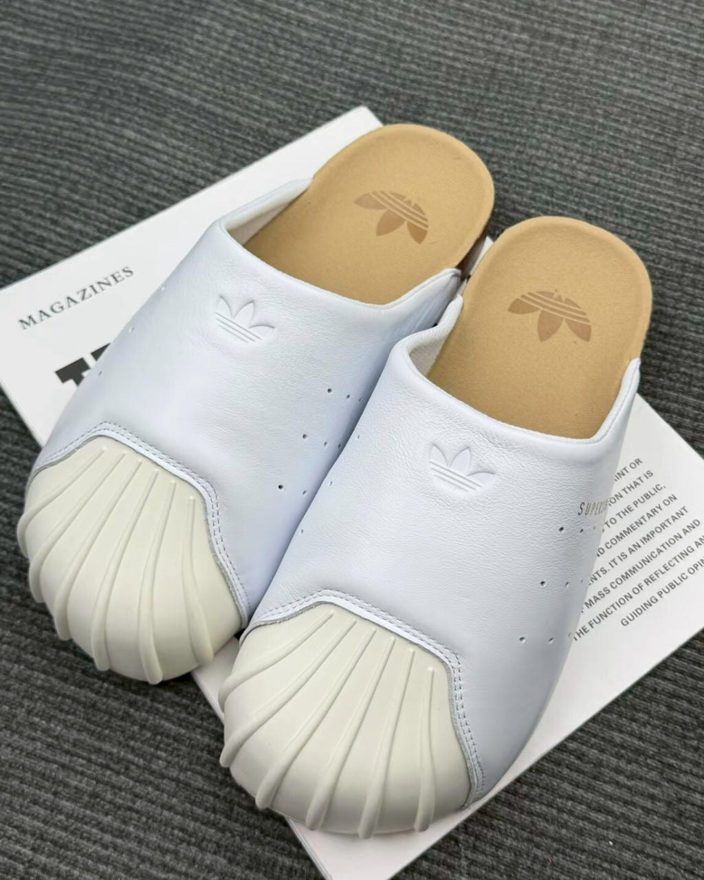 Adidas Original Adimule 白色 貝殼頭 皮革 勃肯鞋 拖鞋 懶人鞋 包頭鞋 LC0412