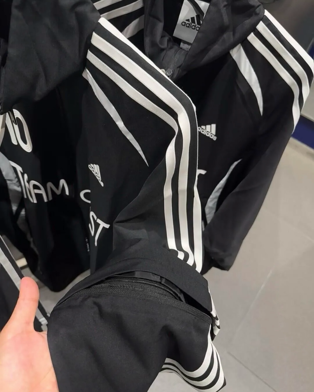 Adidas Adilenium Season 4 立領防風外套雙拉鏈袖子可拆白色KE7570黑色KE7569
