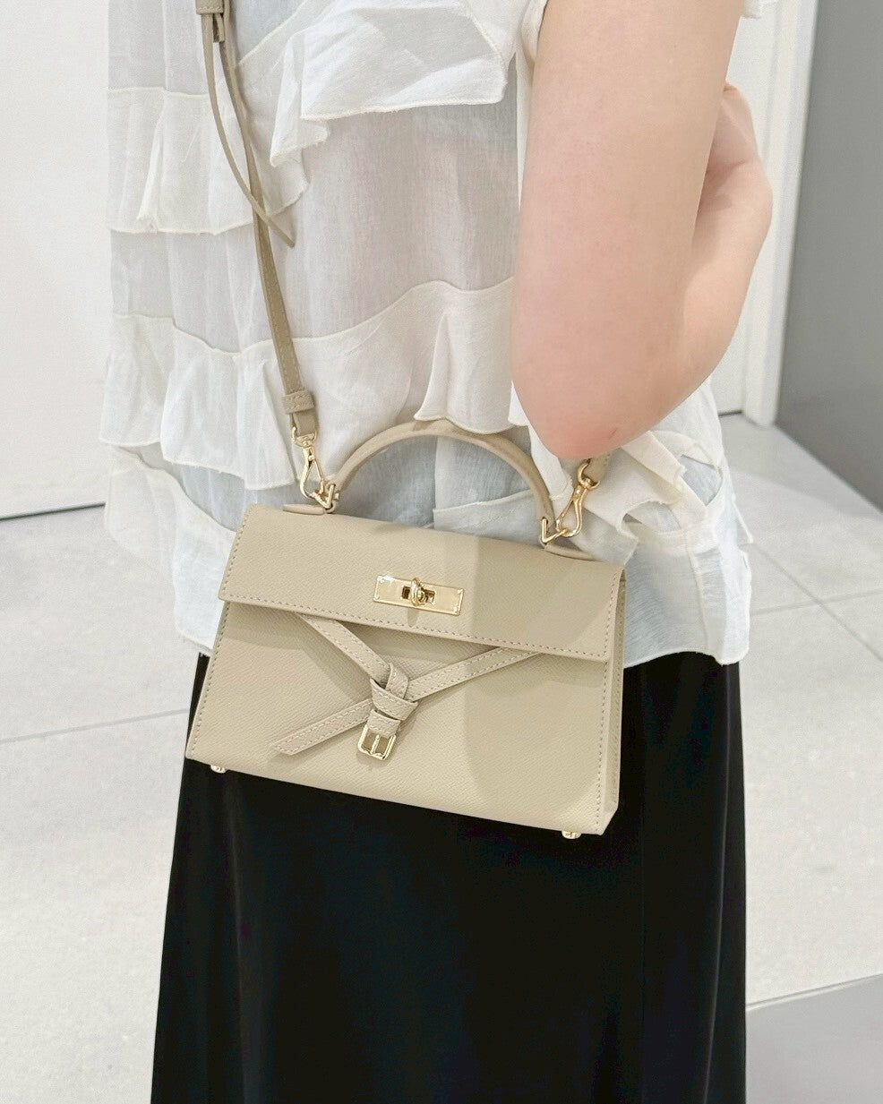 CHARLES & KEITH 小CK Tricha 綁帶手提包 肩背包 荔枝紋 CK2-50701691