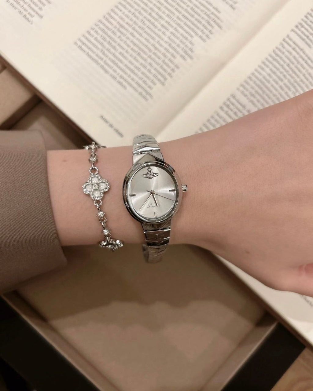 Vivienne Westwood Armour Watch 經典盔甲蛇骨腕錶 銀色