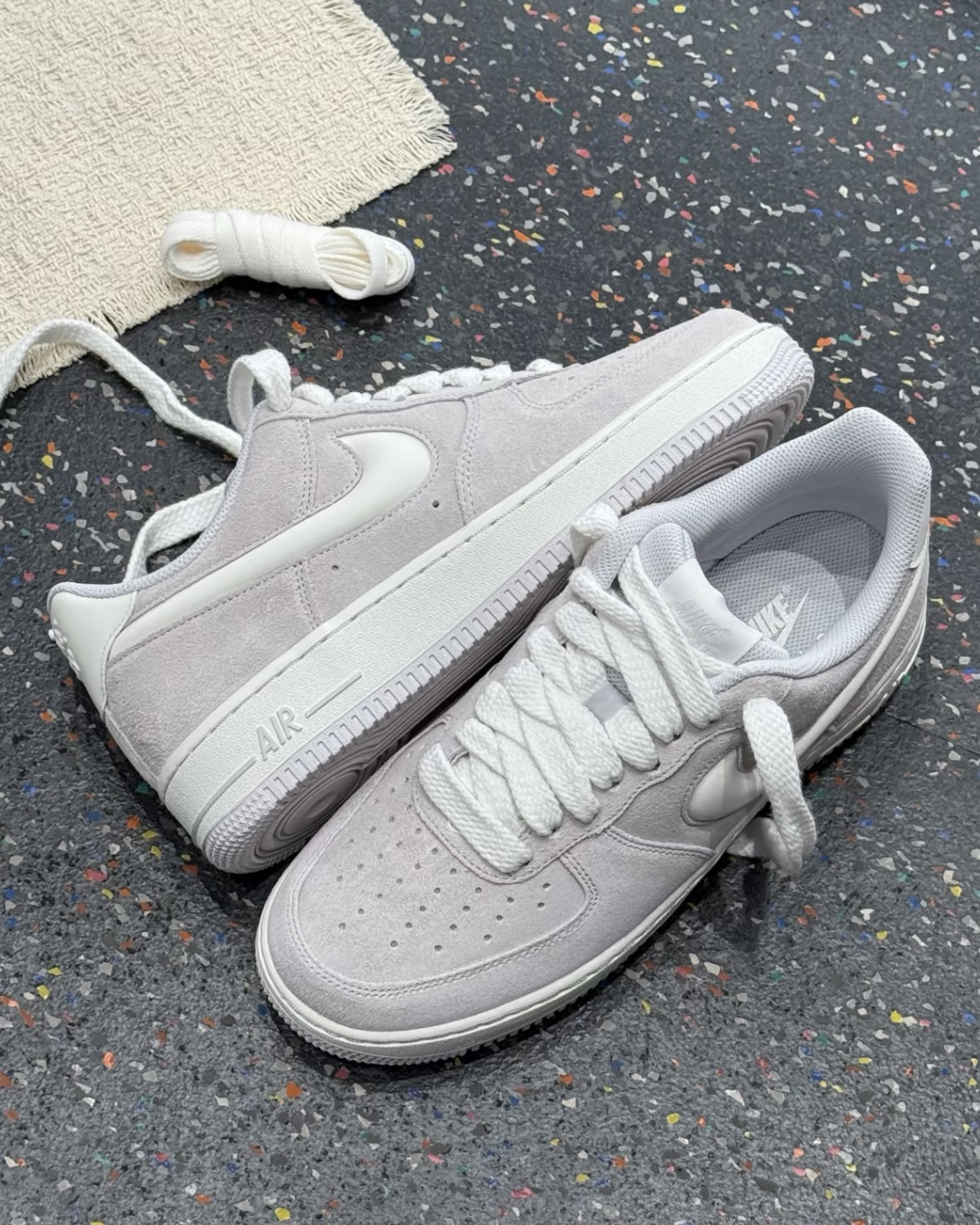NIKE AIR FORCE 1 '07 LV8 灰白 復古 麻皮 果凍 立體勾勾 男鞋 IU7592-078