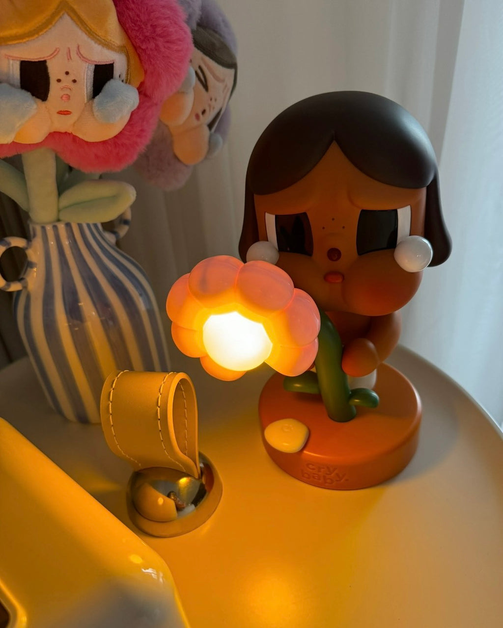 POPMART 泡泡瑪特 CRYBABY 哭娃 悲傷俱樂部系列 小雛菊手燈 夜燈