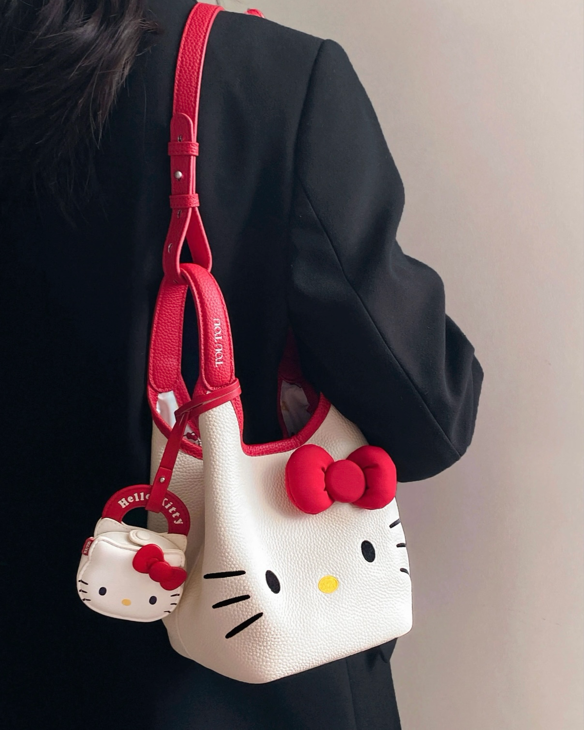 TOUTOU x HELLO KITTY 牛皮菜籃包 水桶包 肩背包 手提包