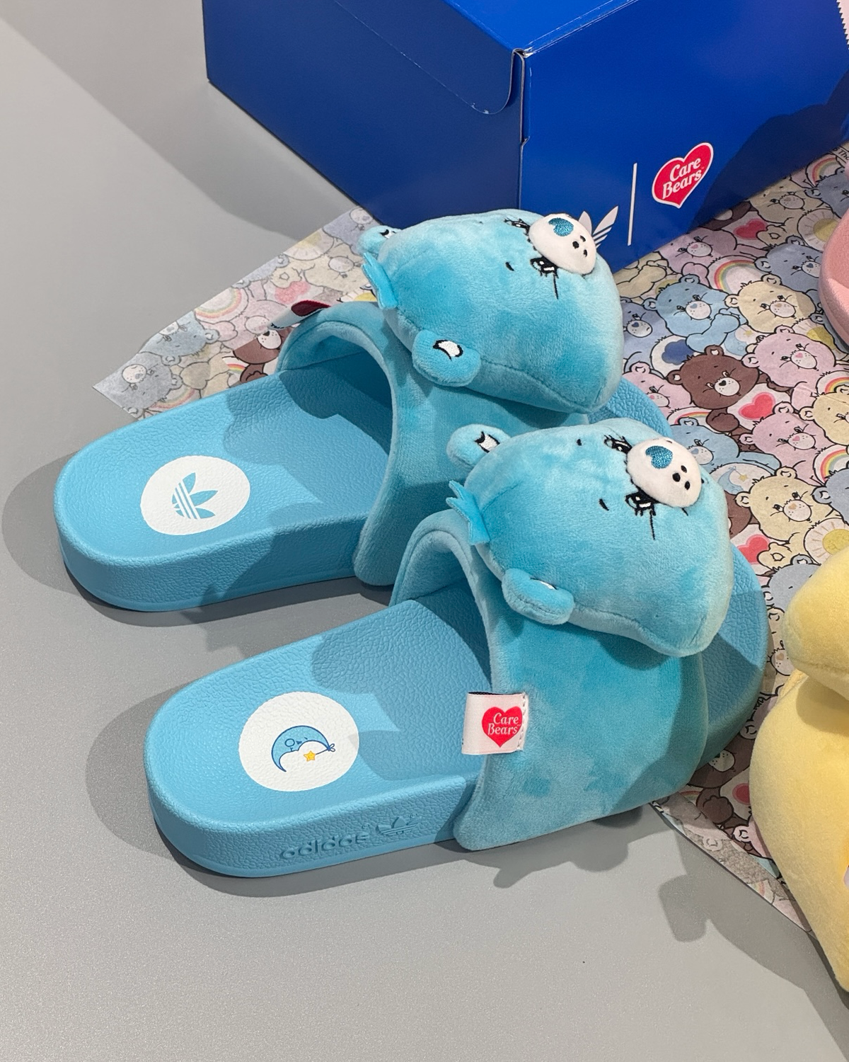 ADIDAS x CARE BEARS Adilette 彩虹熊聯名毛絨拖鞋睡覺熊陽光熊樂觀熊