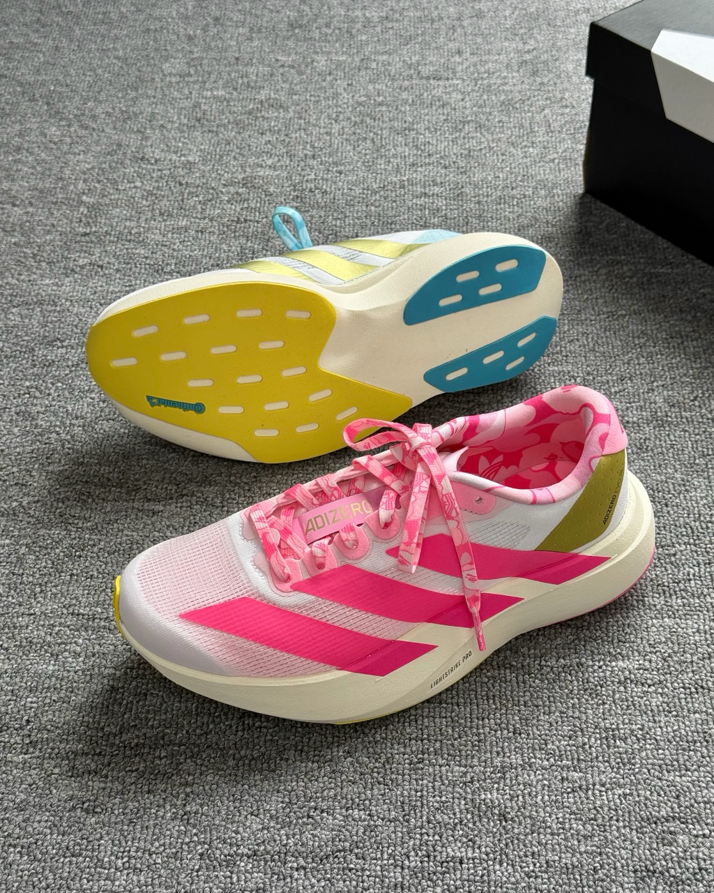 ADIDAS x BAPE ADIZERO EVO SL 藍粉鸳鴦鞋 不對稱 聯名款 跑鞋 運動鞋KJ5751