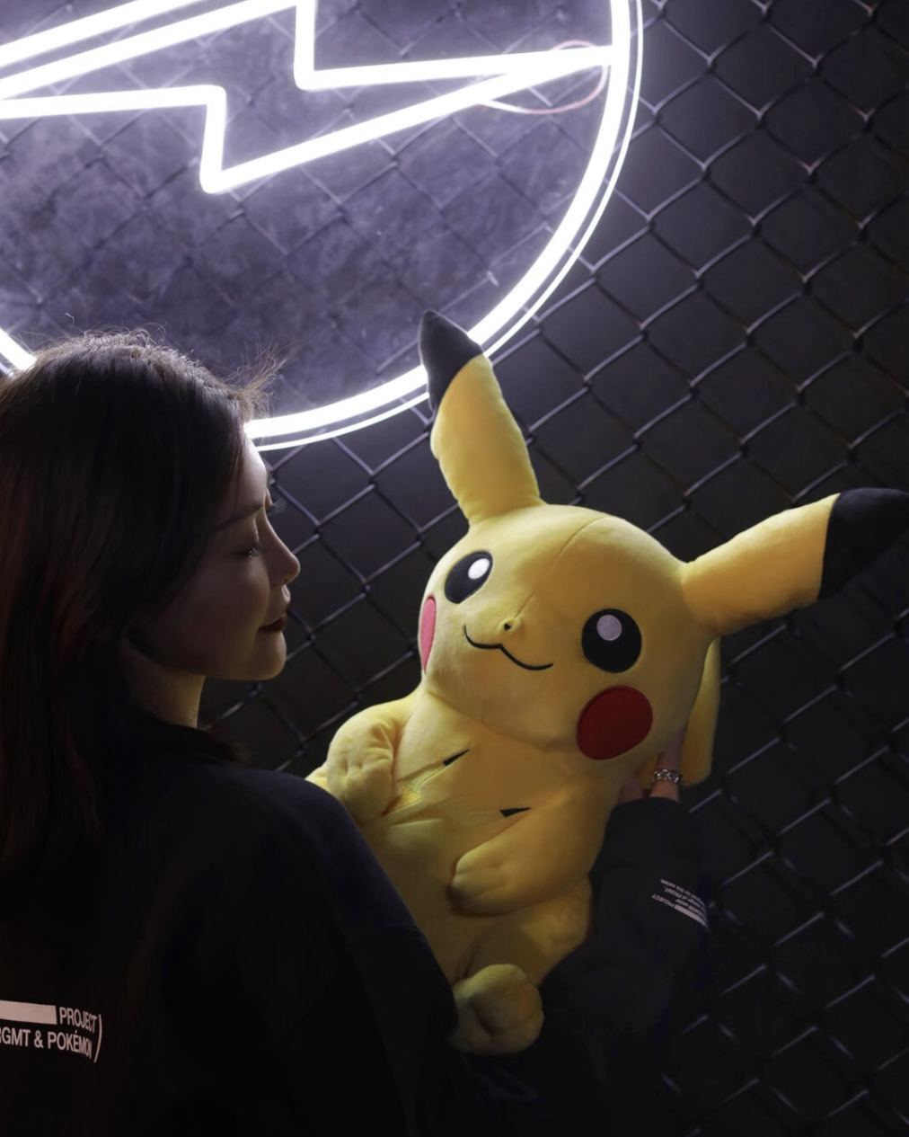 Pokémon × Fragment 皮卡丘毛絨娃娃 38cm｜商品圖片 4