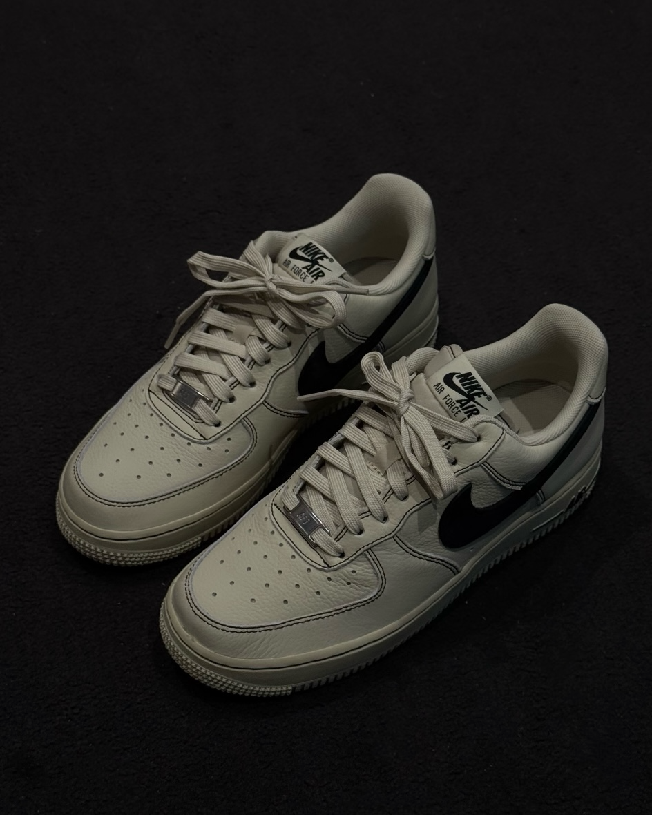 NIKE AIR FORCE 1 LOW 椰奶 米色 黑色 縫線 黑勾 復古 休閑鞋 HQ2037-200
