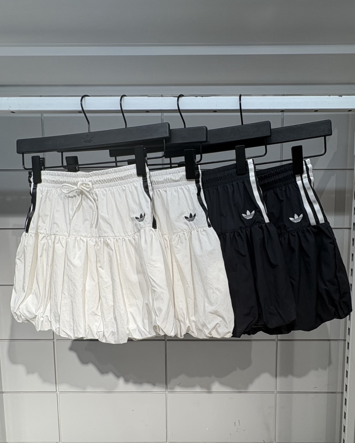 ADIDAS ORIGINALS BUBBLE 泡泡裙蓬蓬裙三線廣鬆黑色KU4773白色KU4774