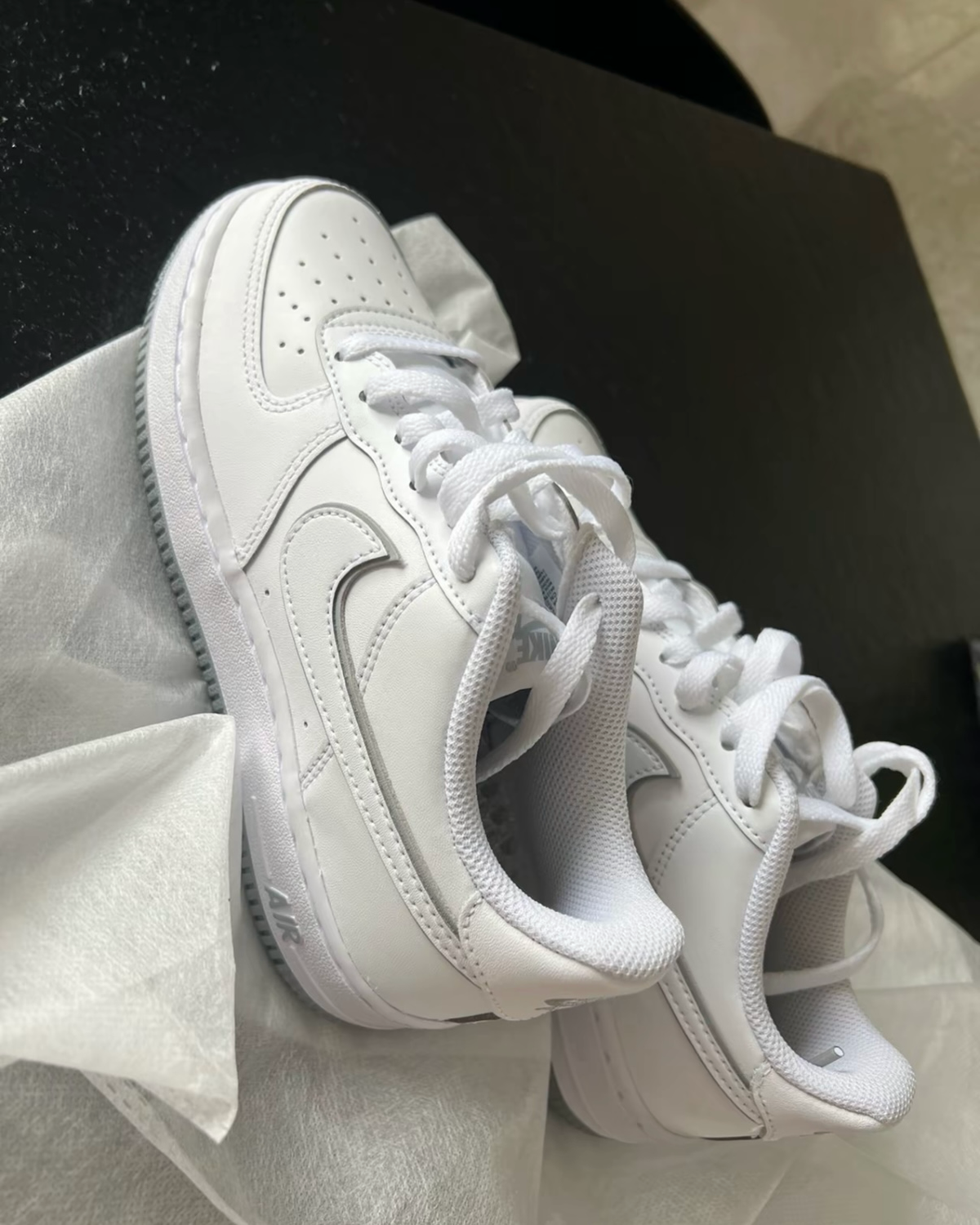 NIKE AIR FORCE 1 LOW GS 白灰 滾邊 低筒休閑鞋 大童鞋 女鞋 DX5805-100