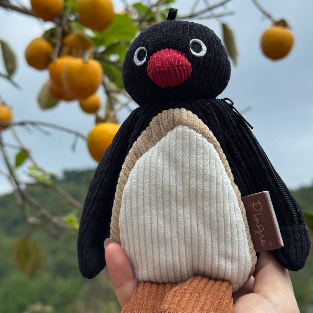 正版授權PINGU 企鵝家族 45週年限定 復古燈芯絨 耳機包 吊飾 零錢包