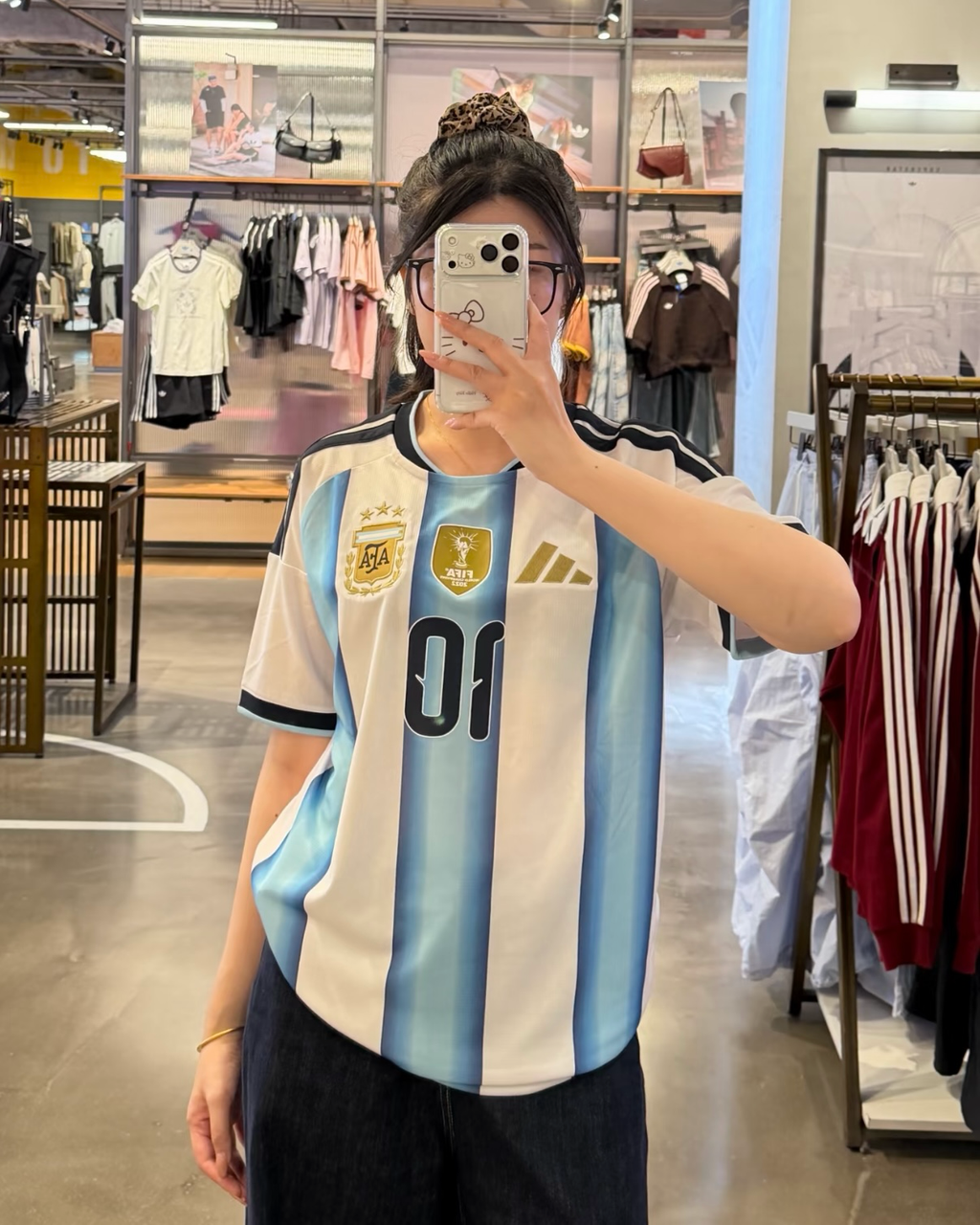 ADIDAS x 2026 FIFA 阿根廷主場球迷版10號梅西球衣世界盃足球衣吸濕排汗短袖 KA8117