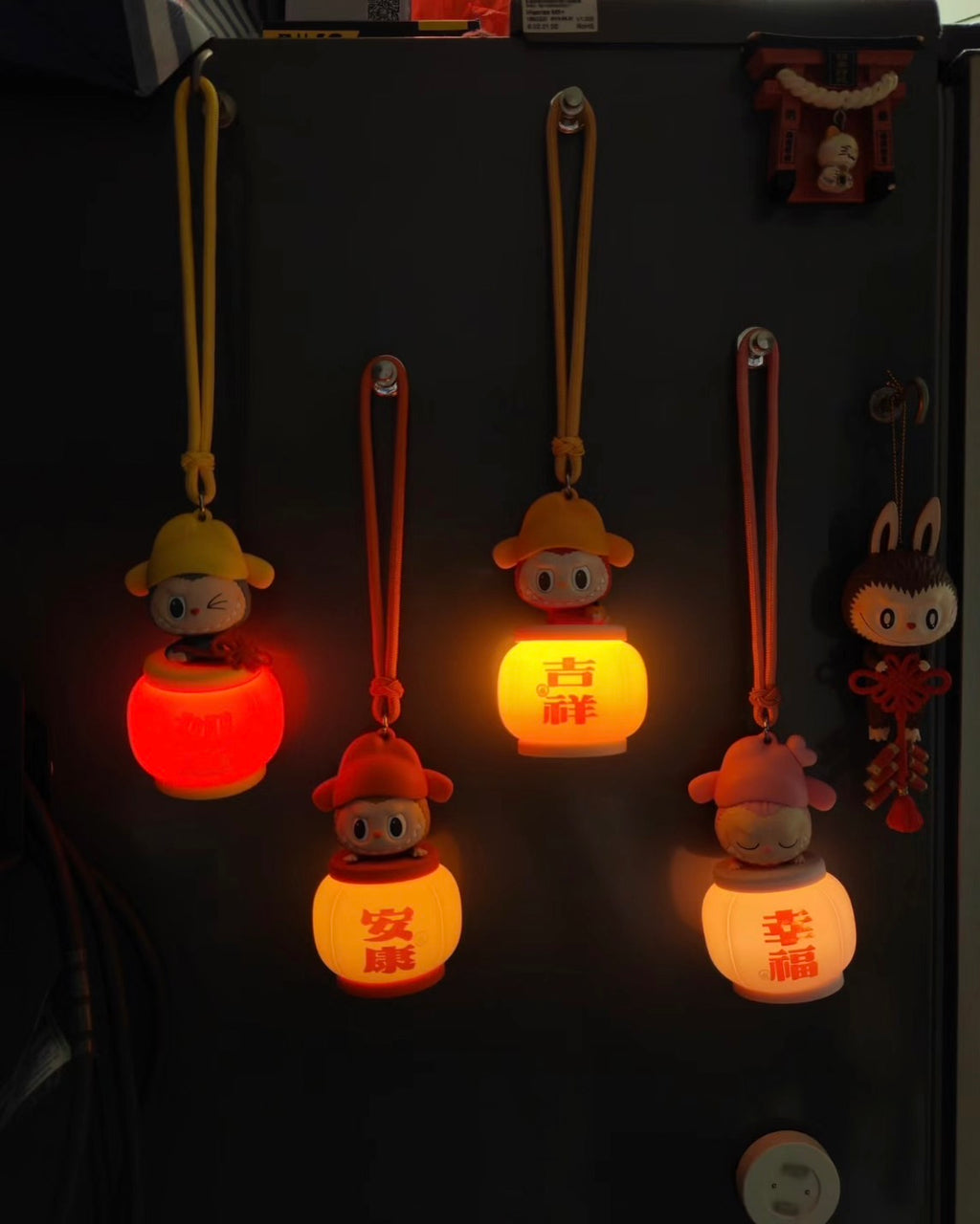 POP MART 泡泡瑪特 THE MONSTERS LABUBU 拉布布 來這FUN肆 矽膠 小夜燈 燈籠 吊飾 鑰匙圈 發光 盲盒
